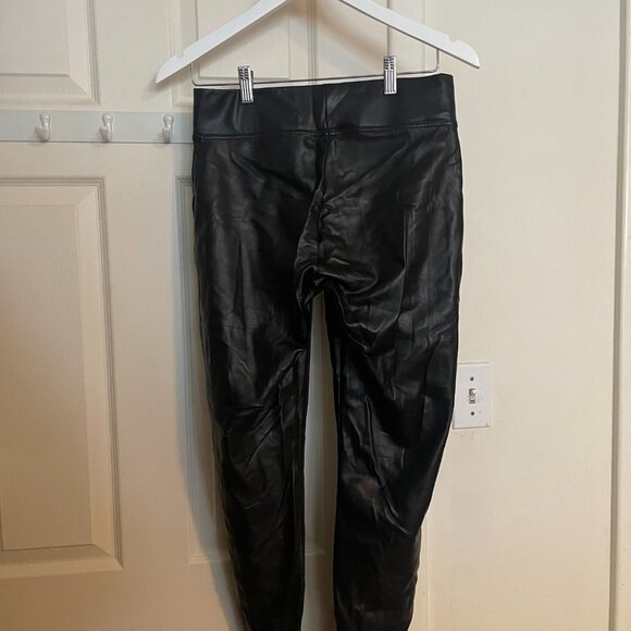 Womens HUE High Waisted Leather Leggings Size Medium - Picture 2 of 3